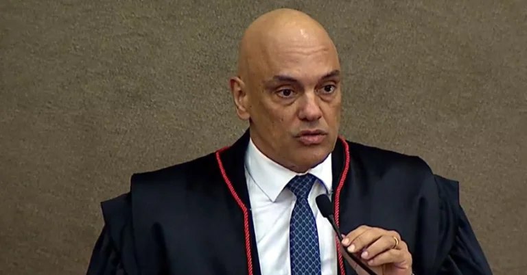 O Ministro do Supremo Tribunal Federal (STF), Alexandre de Moraes, determinou a inclusão do empresário Elon Musk no inquérito das milícias digitais (Inq. 4.874). O objetivo dessa investigação é apurar a atuação criminosa de grupos suspeitos de disseminar notícias falsas em redes sociais para influenciar processos políticos.